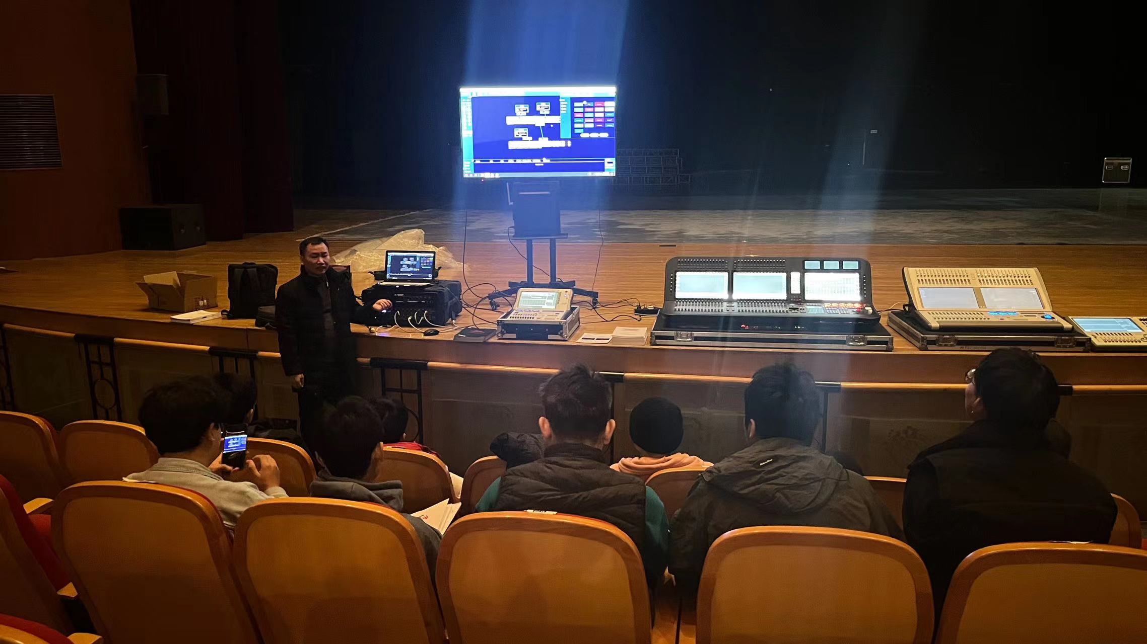 Avolites控臺(tái)亮相中國(guó)戲曲學(xué)院技術(shù)交流會(huì)，助力傳統(tǒng)文化創(chuàng)新！